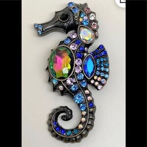 Beautiful colorful sea horse never worn. Large brooch the metal is gunmetal